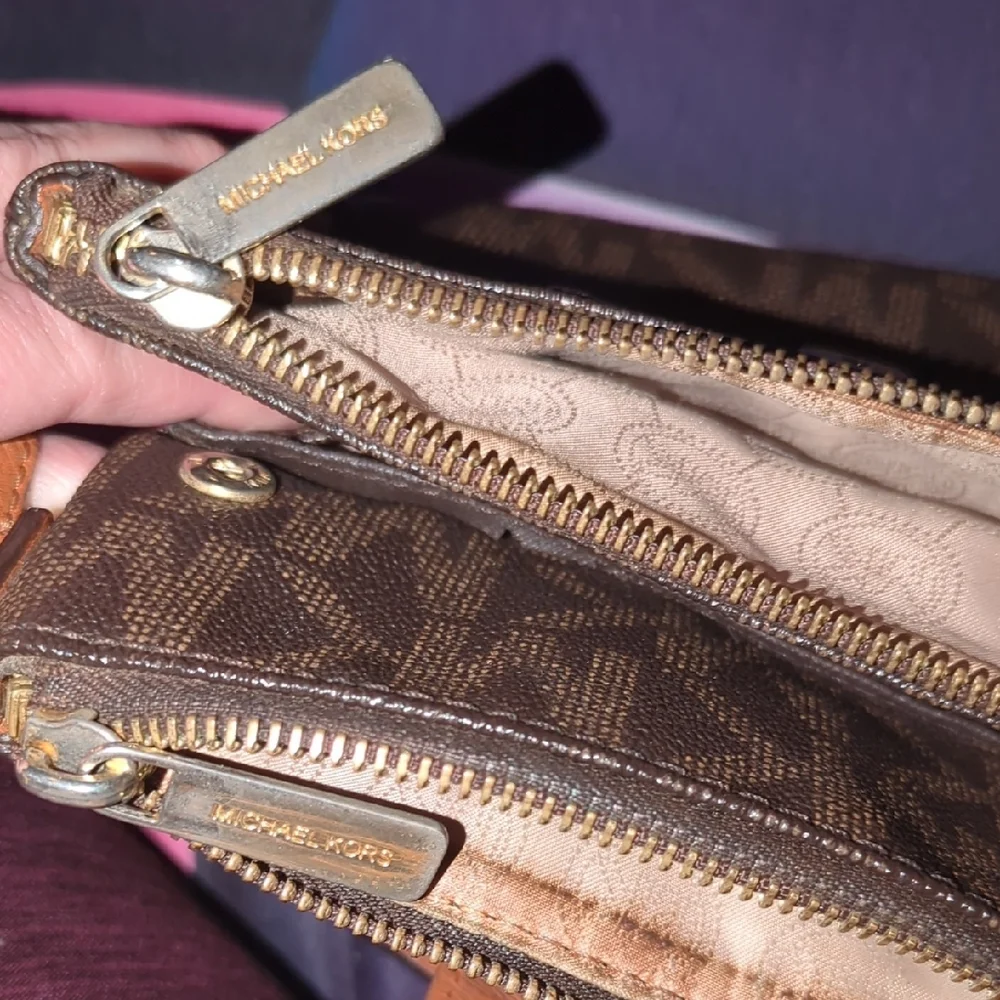 MICHAEL KORS Brown and Small Tan Wallet/Bag*